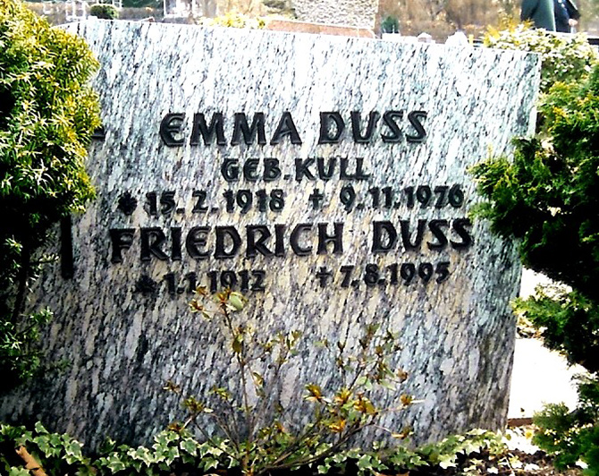 Abbildung 8: Das Grab der Eltern auf dem Friedhof Conweiler